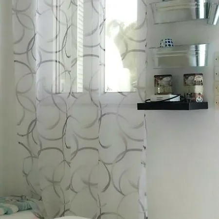 White 2 * Komia